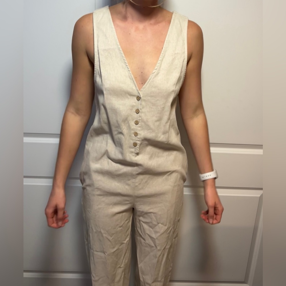 Cream colored jumpsuit with buttons down the front. Very flowy. Capri pant style